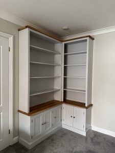 Corner bookcase 1